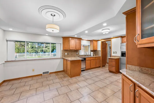 $425,000 | 53223 Sophia Drive, Utica, MI 48316