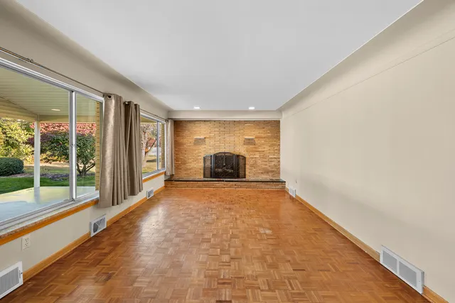 $425,000 | 53223 Sophia Drive, Utica, MI 48316