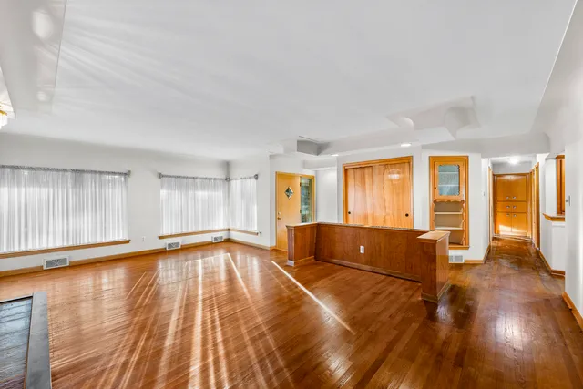 $425,000 | 53223 Sophia Drive, Utica, MI 48316