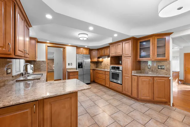 $425,000 | 53223 Sophia Drive, Utica, MI 48316