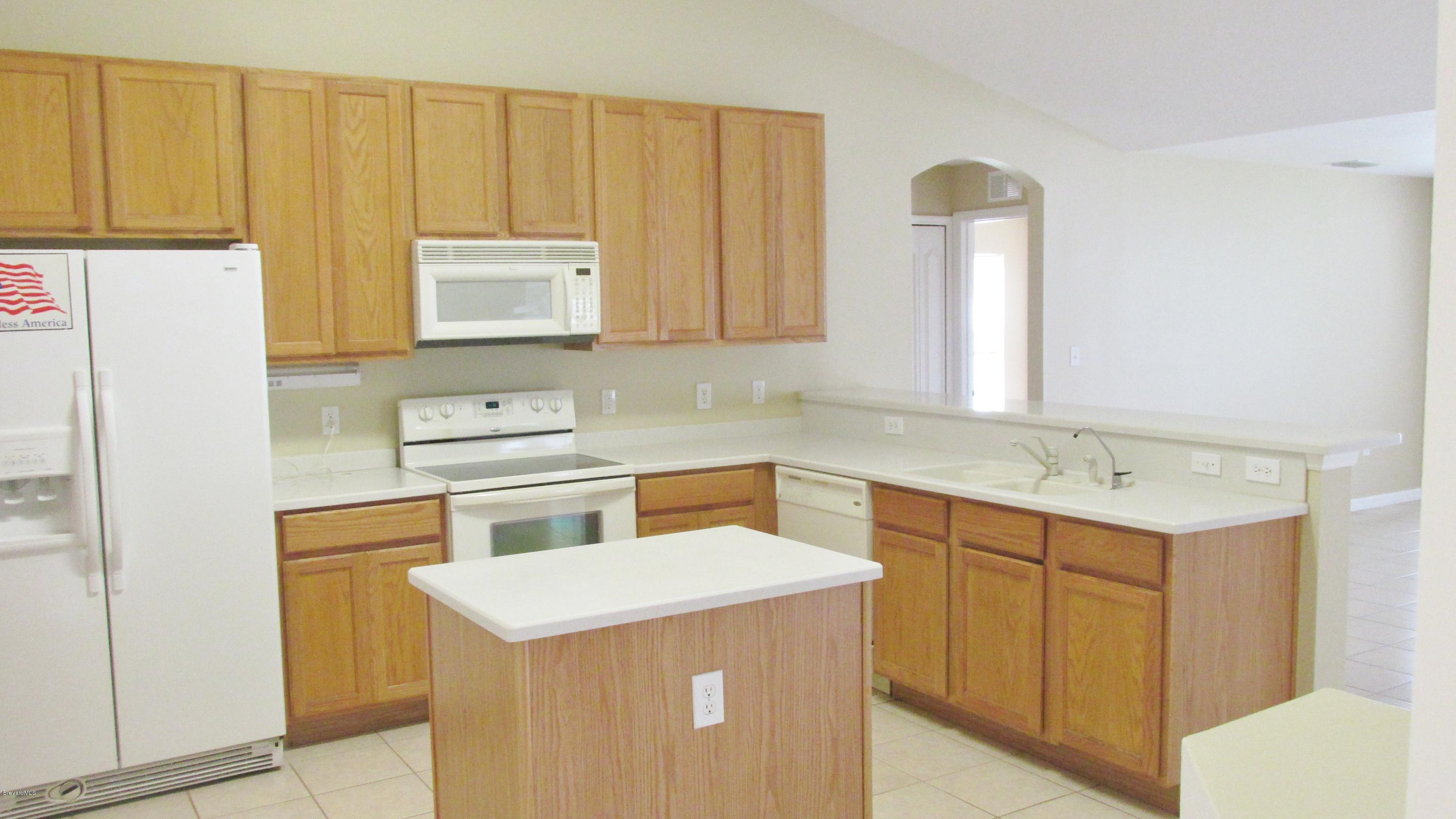 174 Tudor Road Southwest Palm Bay, FL 32908 - Photo 9 of 20 a utility room with a sink washer and dryer