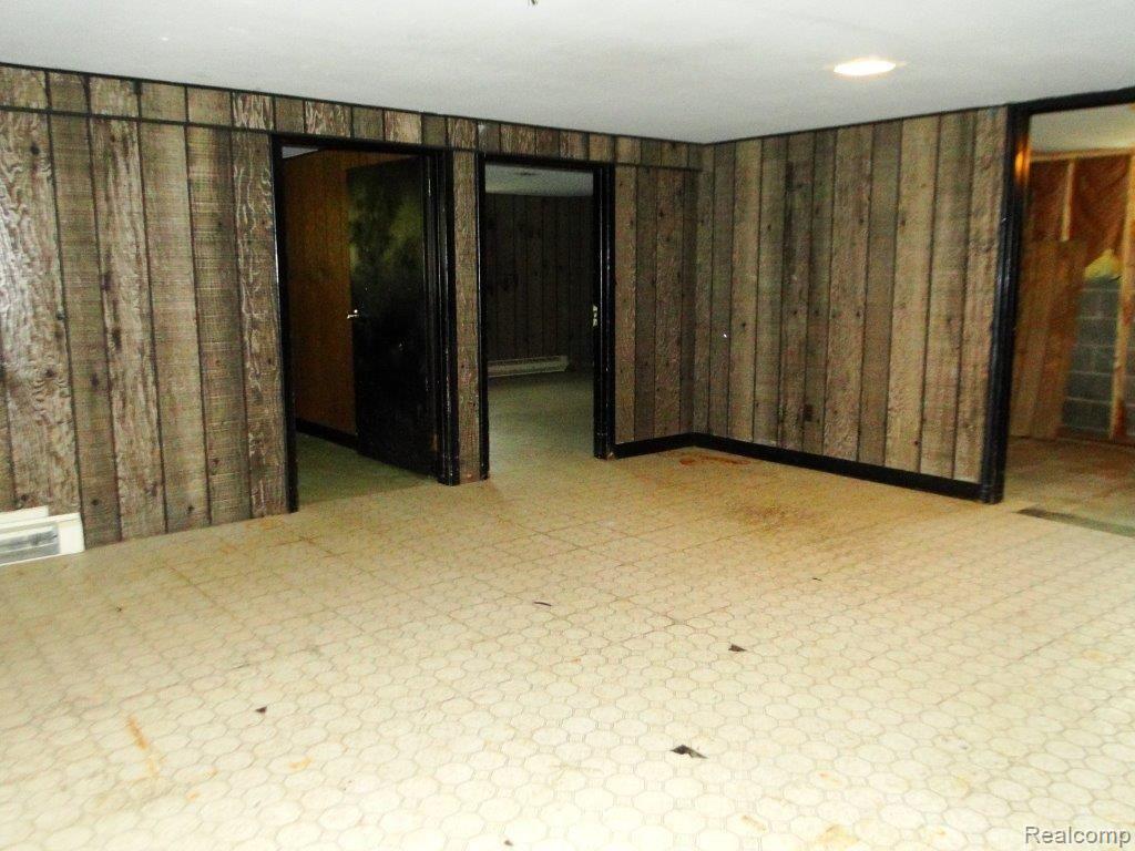 4901 5 Lakes Road North Branch, MI 48461 - Photo 11 of 32 Family Room.JPG
