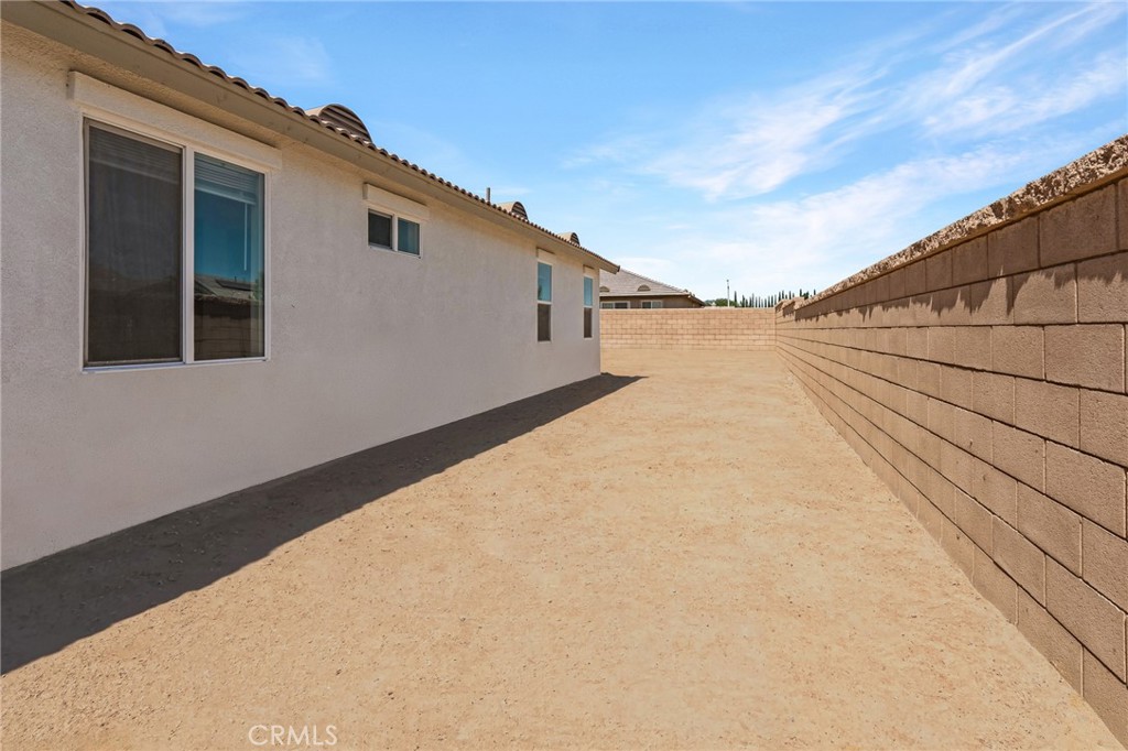 13266 Trail Ridge Way Victorville, CA 92395 - Photo 3 of 22
