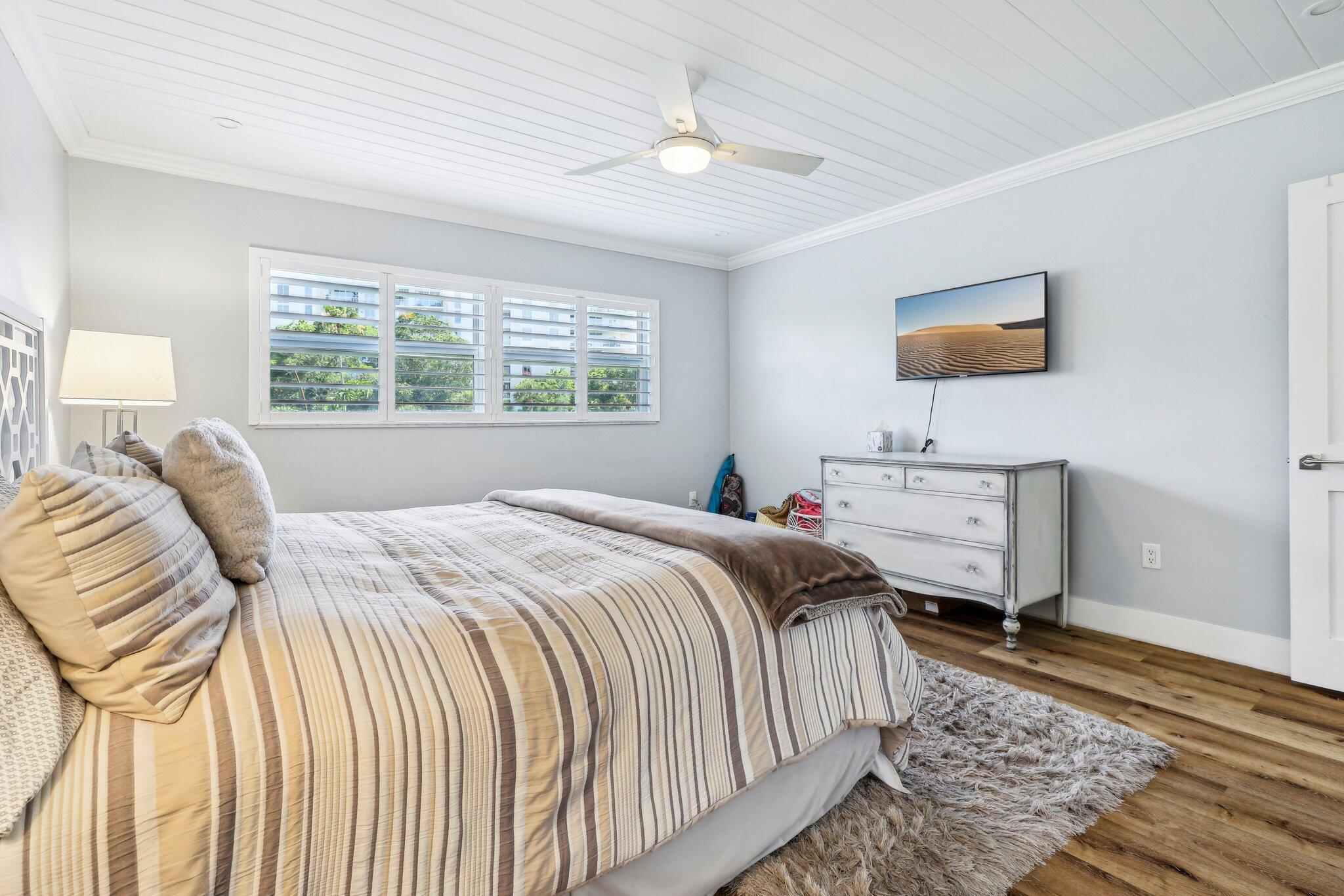 200 East Royal Palm Road, Unit 304 Boca Raton, FL 33432 - Photo 22 of 37 a bedroom with a bed and a window