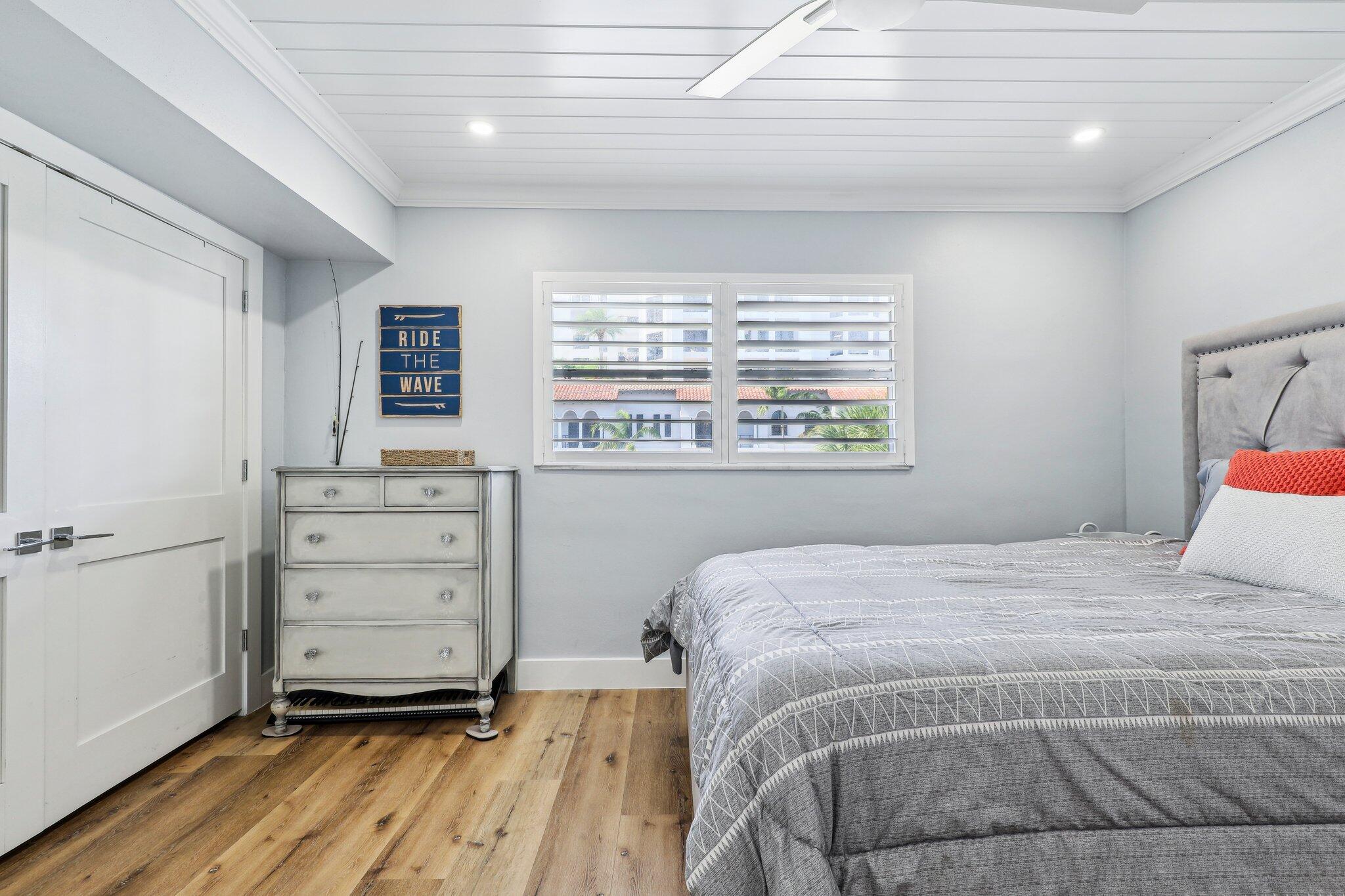 200 East Royal Palm Road, Unit 304 Boca Raton, FL 33432 - Photo 26 of 37 a bedroom with a bed and a window