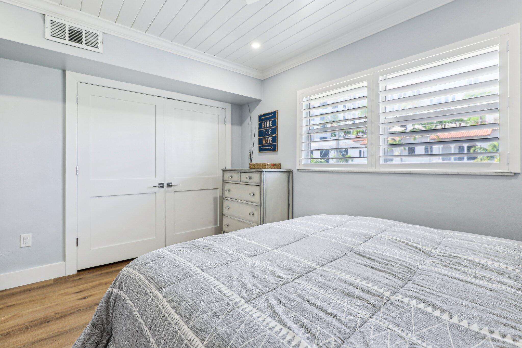 200 East Royal Palm Road, Unit 304 Boca Raton, FL 33432 - Photo 27 of 37 a bedroom with a bed and a window