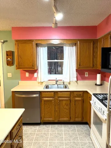 $369,900 | 115 Plum Poppy North, Malta, NY 12020