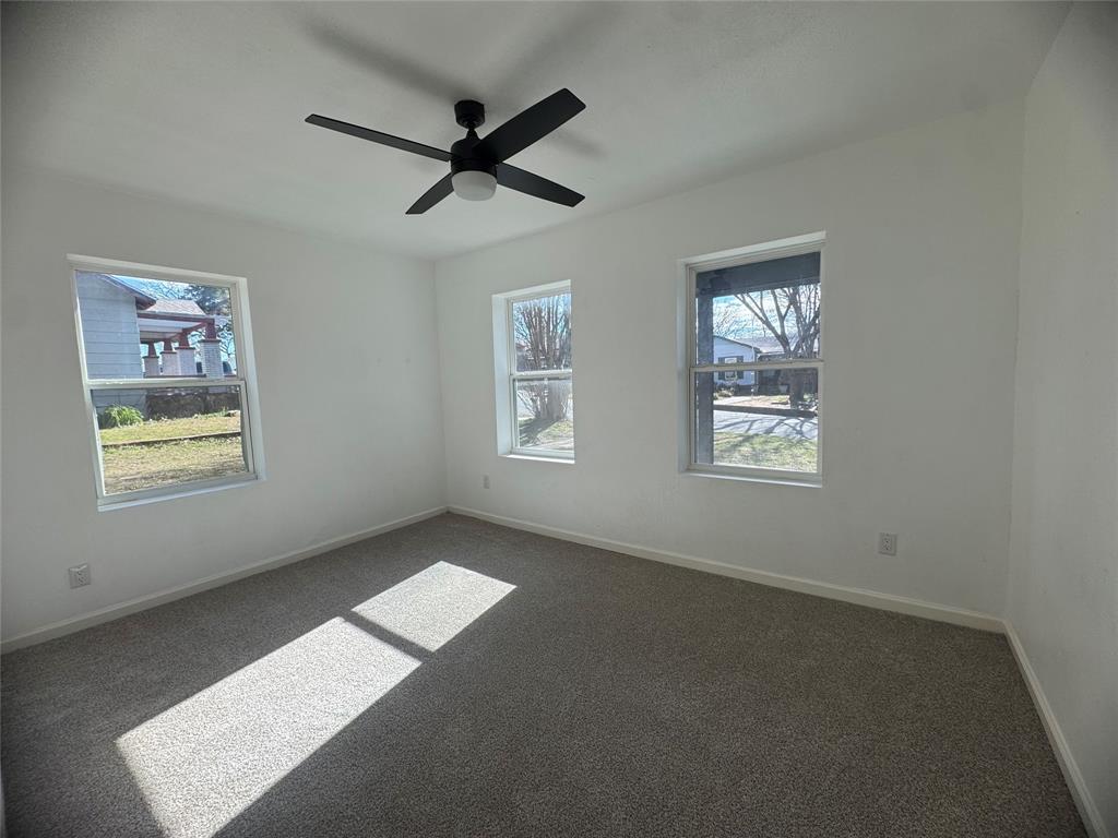 607 East Monterey Street Denison, TX 75021 - Photo 10 of 33