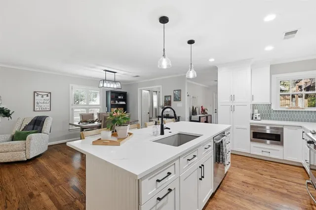 $420,000 | 6428 Waverly Way, Fort Worth, TX 76116