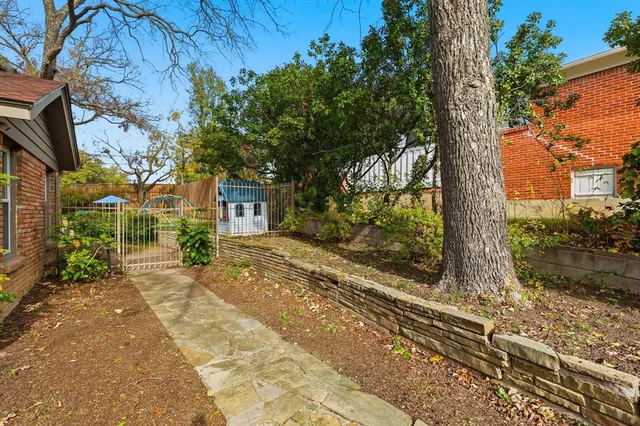 $420,000 | 6428 Waverly Way, Fort Worth, TX 76116