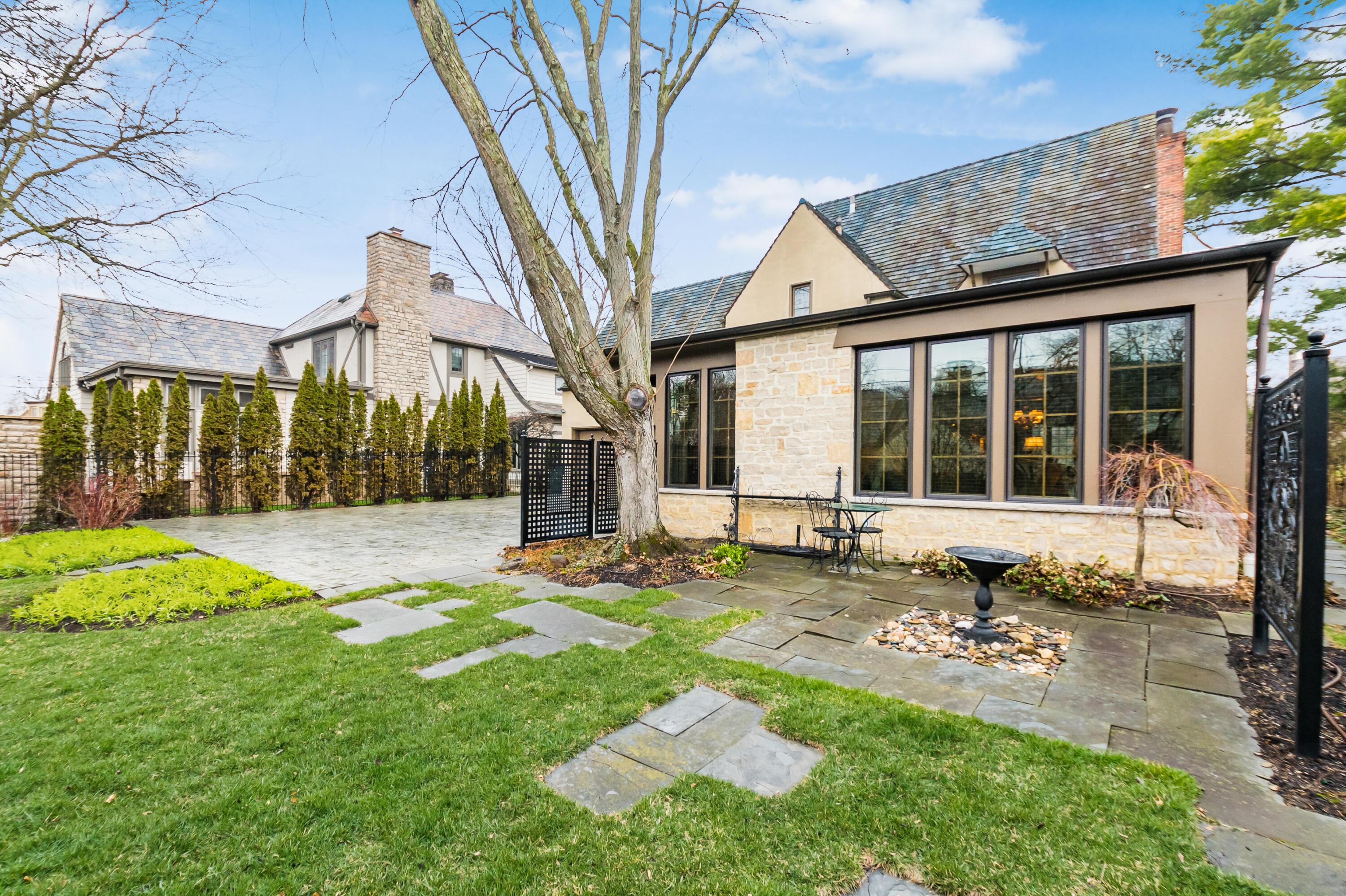 2137 Yorkshire Road Columbus, OH 43221 - Photo 10 of 38 h_2137_Yorkshire_Rd-1008