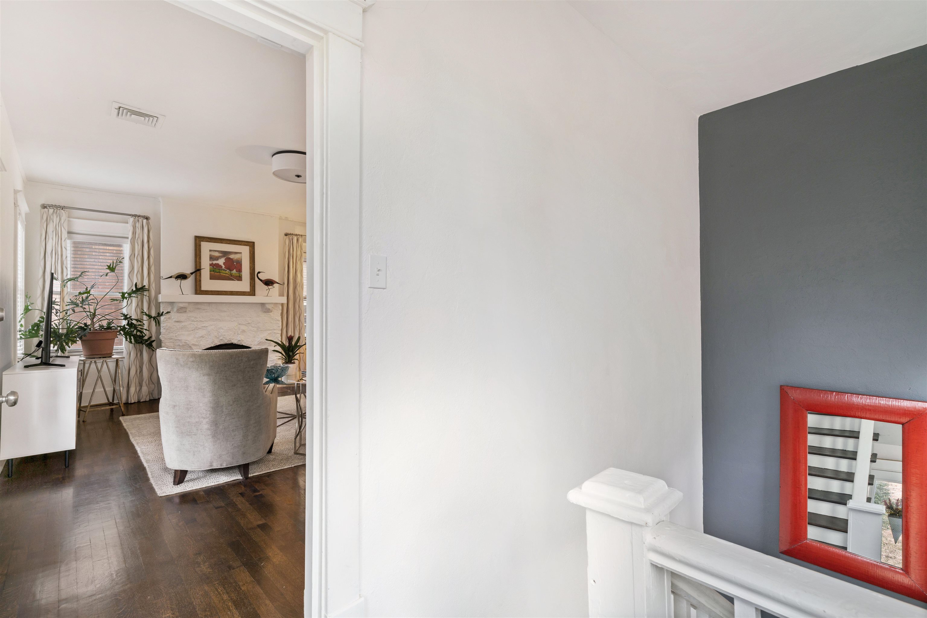 1701 Autumn, Unit 2 Memphis, TN 38112 - Photo 4 of 16 a view of a living room