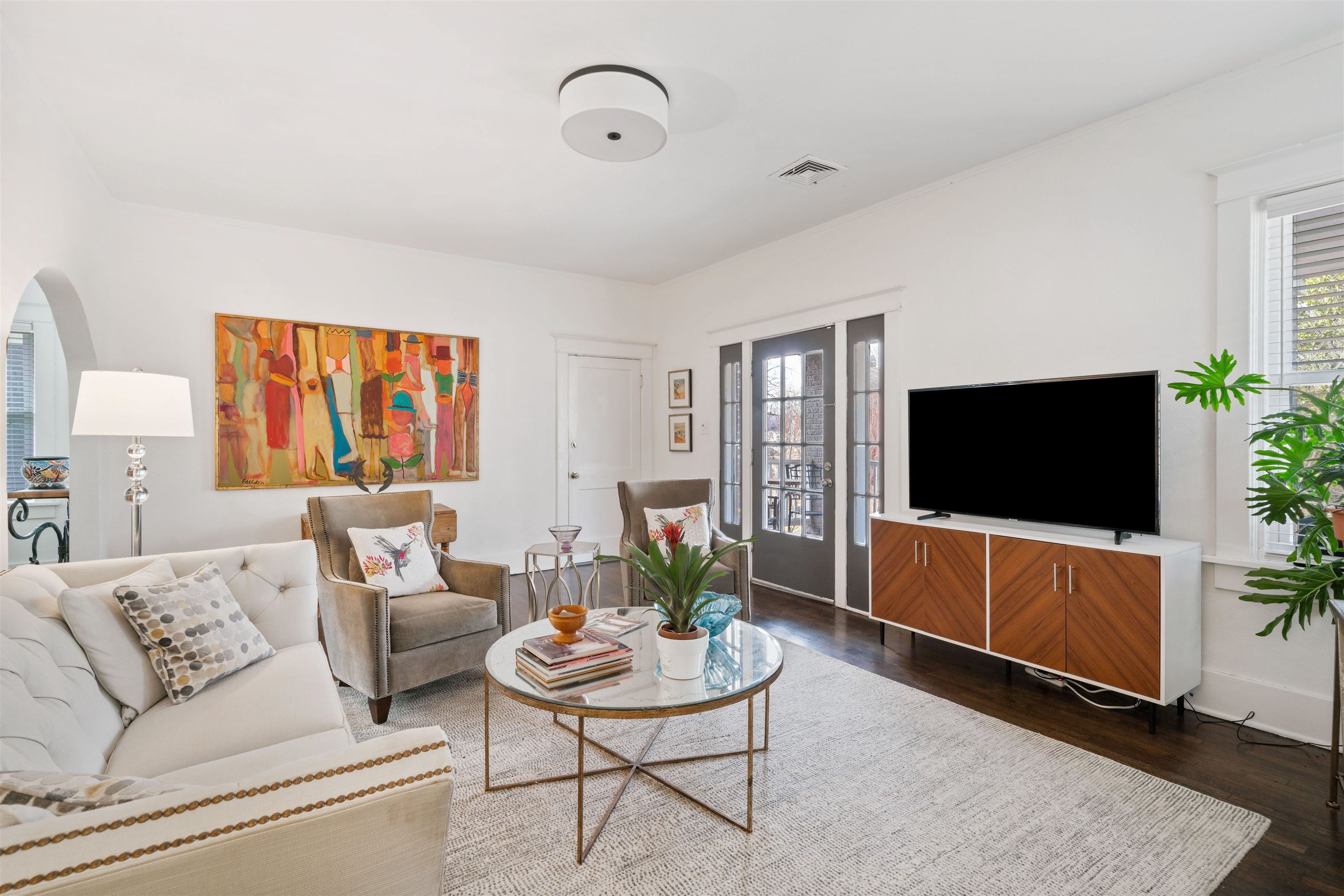 1701 Autumn, Unit 2 Memphis, TN 38112 - Photo 6 of 16 a living room with furniture and a flat screen tv