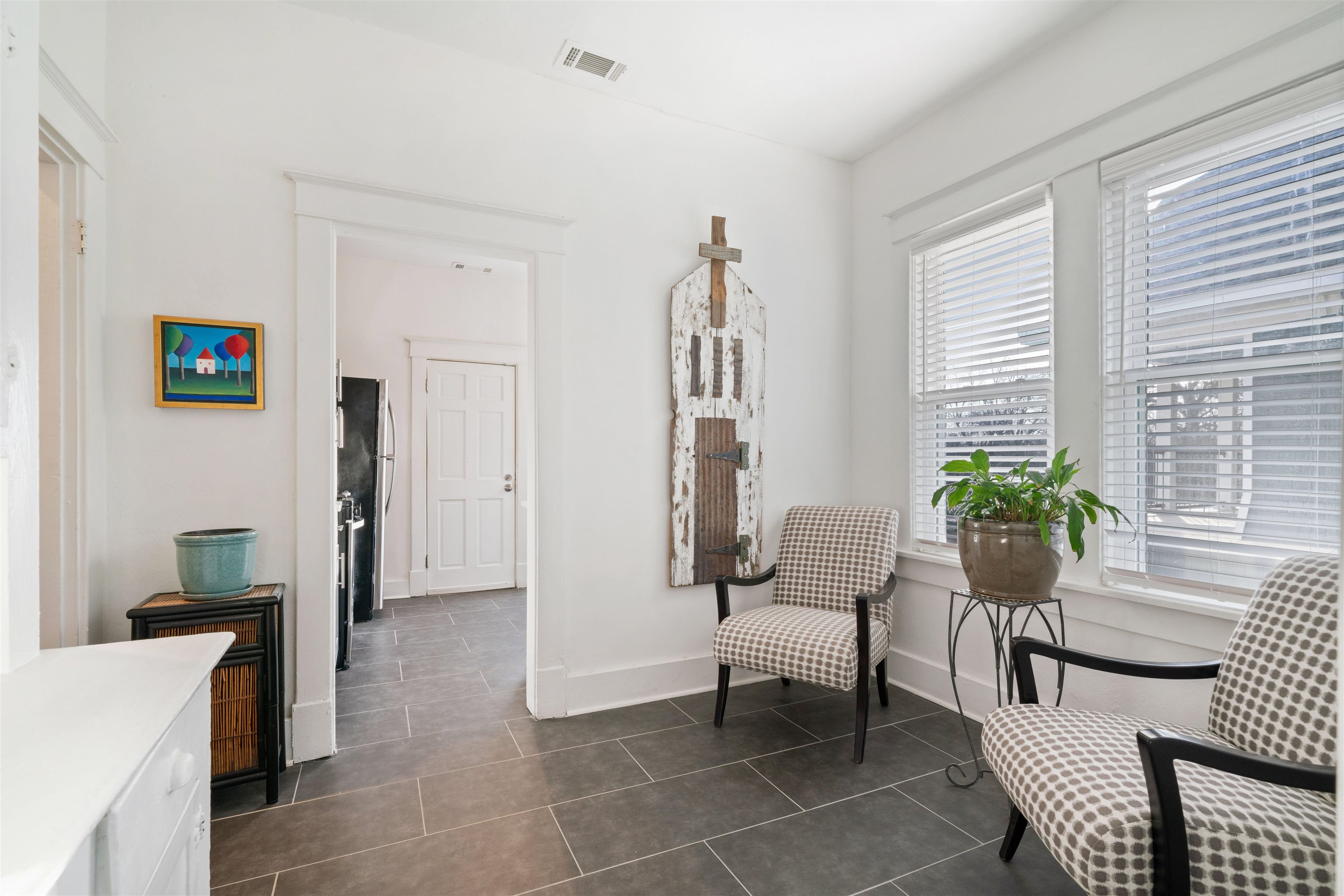 1701 Autumn, Unit 2 Memphis, TN 38112 - Photo 10 of 16 a living room with furniture and a window