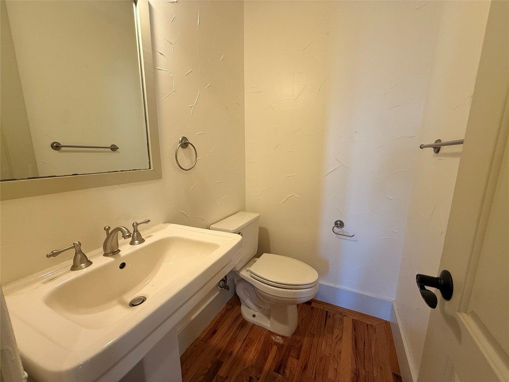 4606 Austin Street, Unit D Houston, TX 77004 - Photo 13 of 25 a bathroom with a sink and a toilet