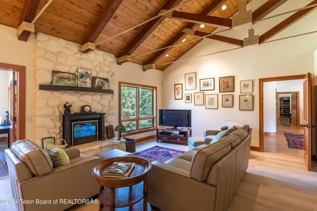 $7,200,000 | 155 East Buck Mountain Road, Jackson, WY 83001