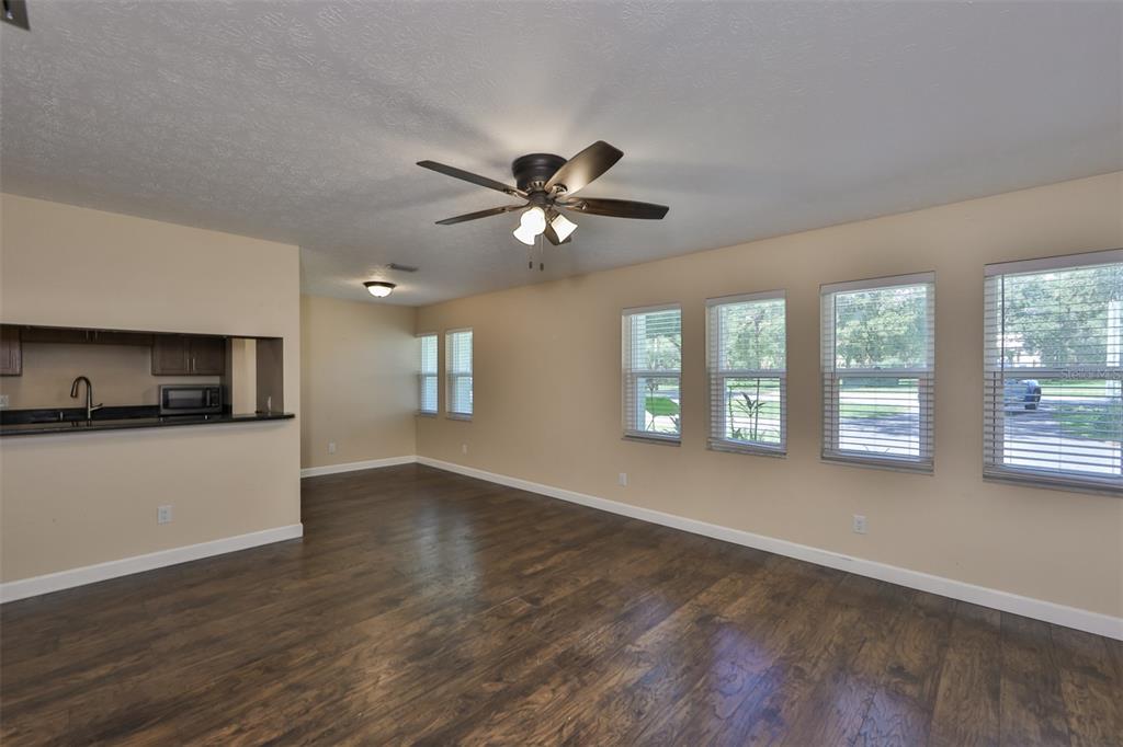 105 North Kingsway Road Seffner, FL 33584 - Photo 2 of 32 Gallery Image 2