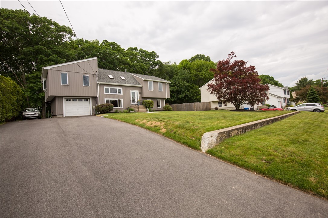 164 Mohawk Trail Cranston, RI 02921 - Photo 3 of 40 Gallery Image 3