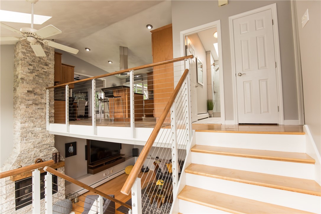 164 Mohawk Trail Cranston, RI 02921 - Photo 4 of 40 Gallery Image 4