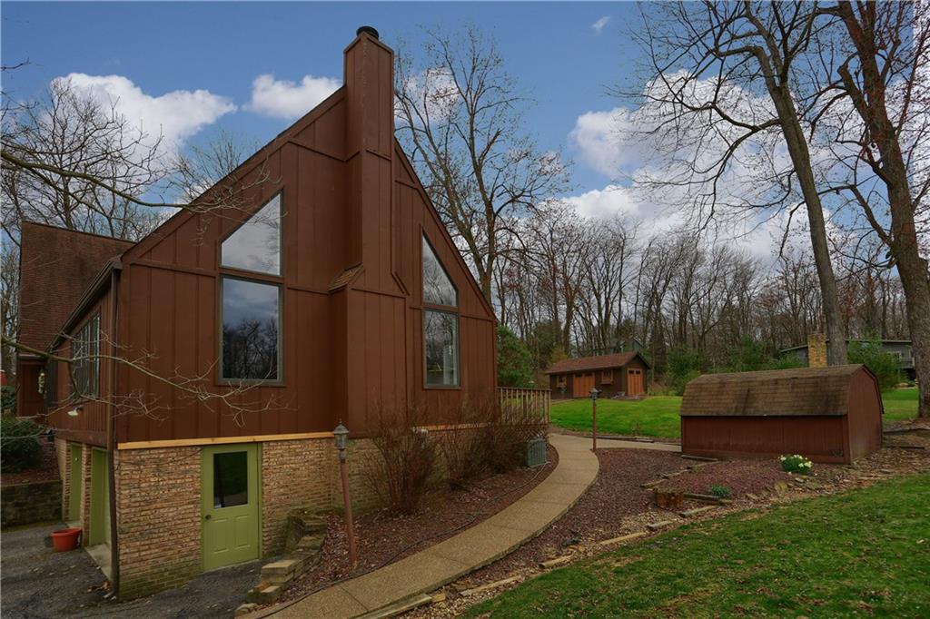 178 Mary Reed Road Baden, PA 15005 - Photo 2 of 25 Side view looking into the rear yard