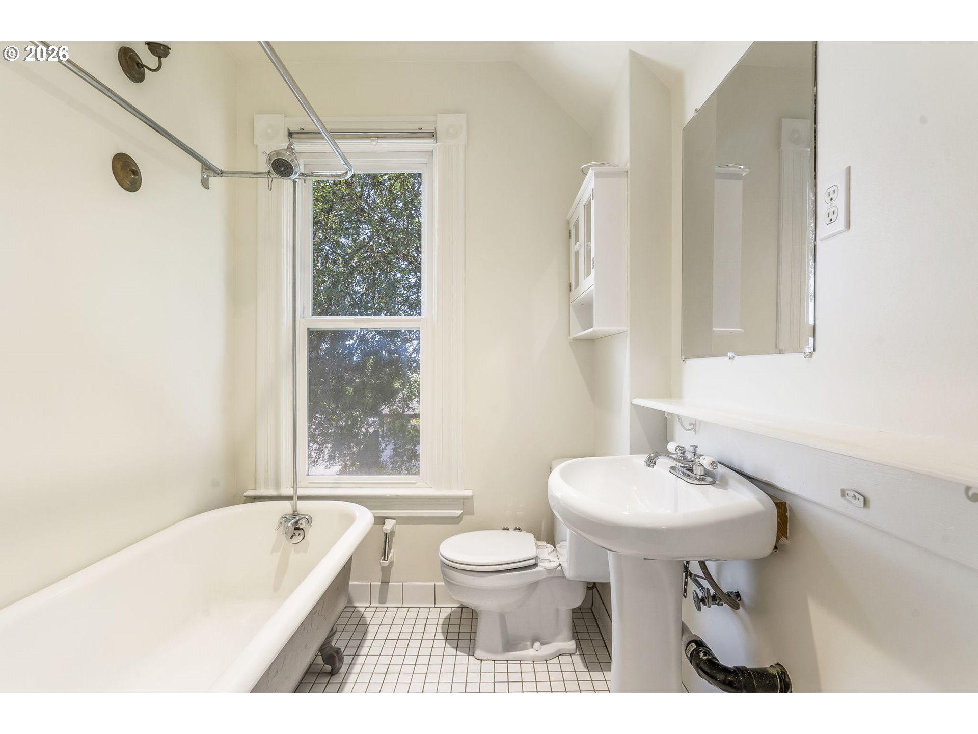 3206 South Kelly Avenue Portland, OR 97239 - Photo 23 of 38 Bathroom