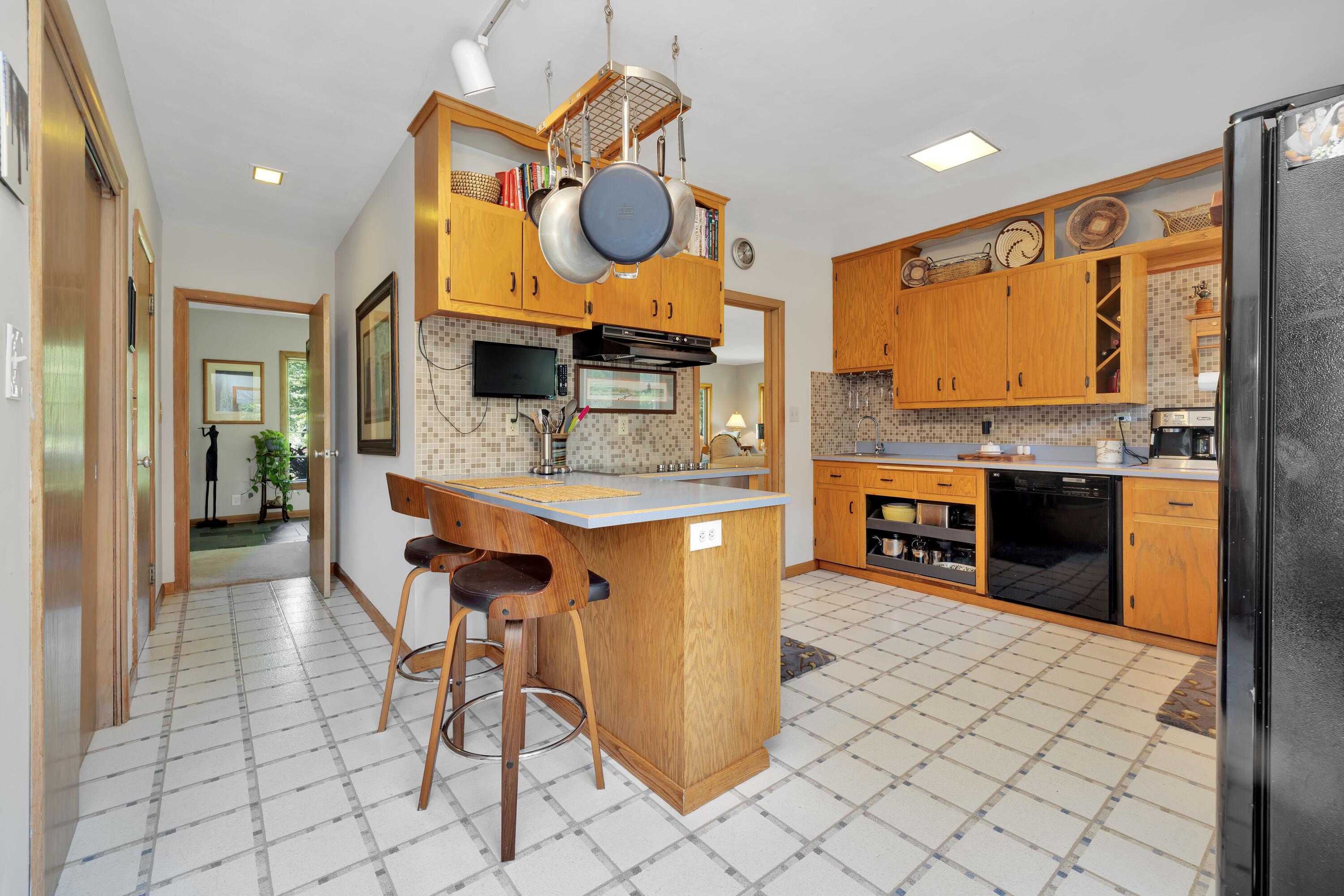111 West Daphne Road Glendale, WI 53217 - Photo 12 of 45 Kitchen