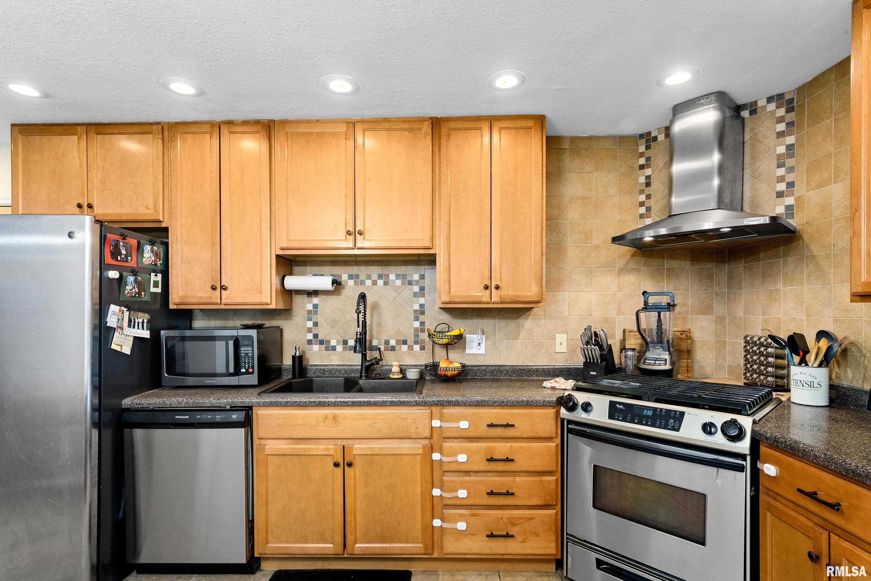 2305 North Lehman Road Peoria, IL 61604 - Photo 11 of 38