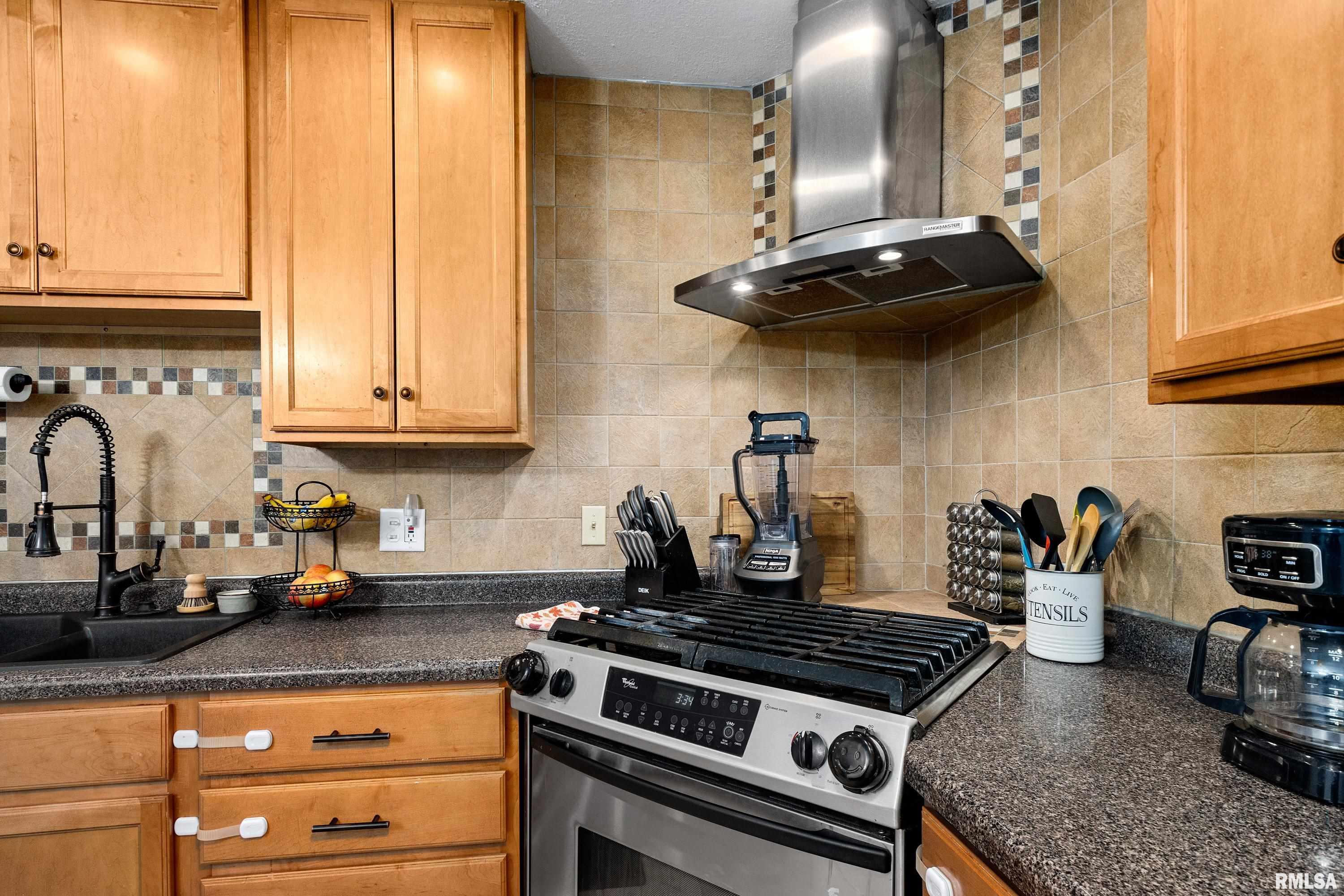 2305 North Lehman Road Peoria, IL 61604 - Photo 12 of 38