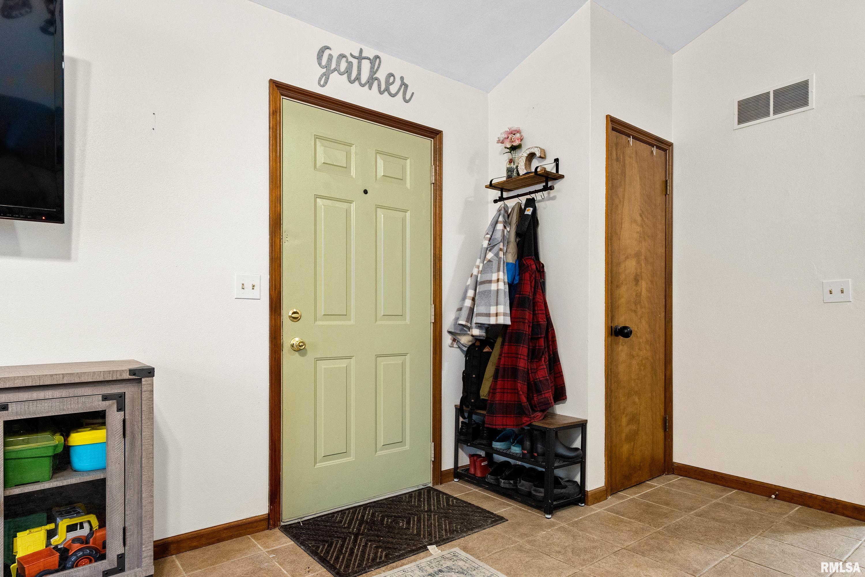 2305 North Lehman Road Peoria, IL 61604 - Photo 3 of 38