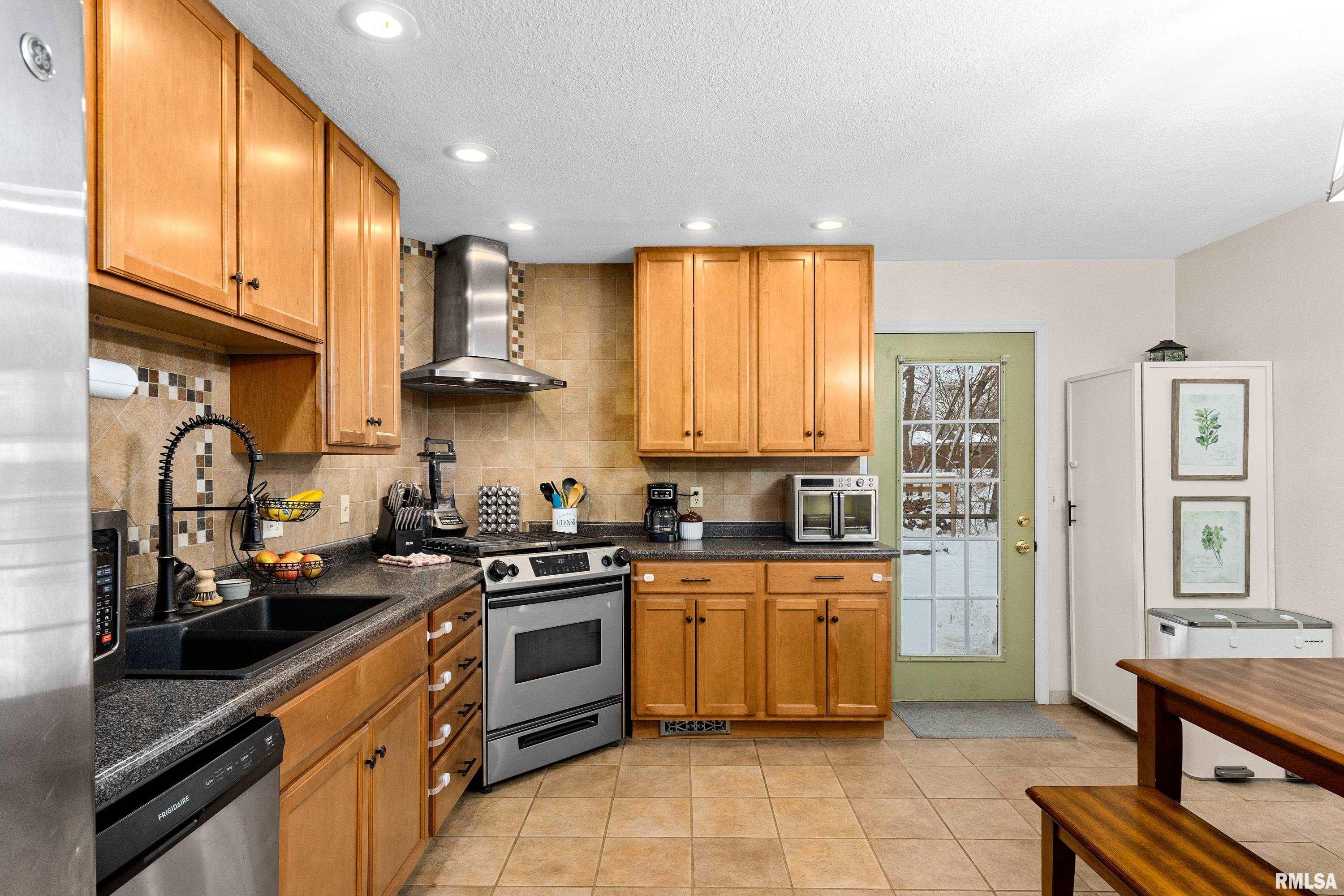 2305 North Lehman Road Peoria, IL 61604 - Photo 8 of 38