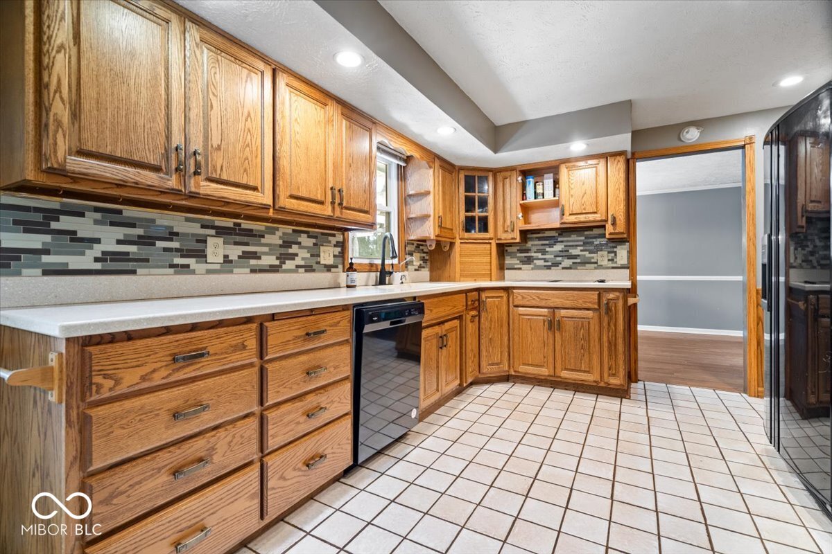 1010 Porto Bello Street Pendleton, IN 46064 - Photo 11 of 30