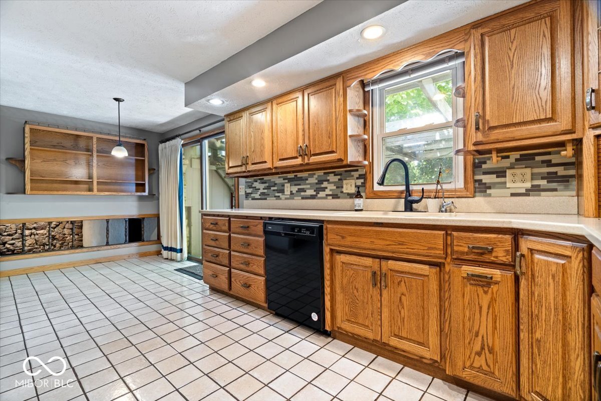 1010 Porto Bello Street Pendleton, IN 46064 - Photo 9 of 30