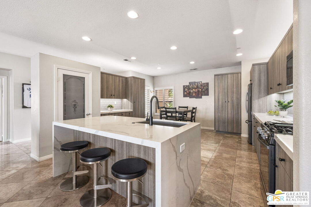 827 Alta Ridge Palm Springs, CA 92262 - Photo 4 of 37