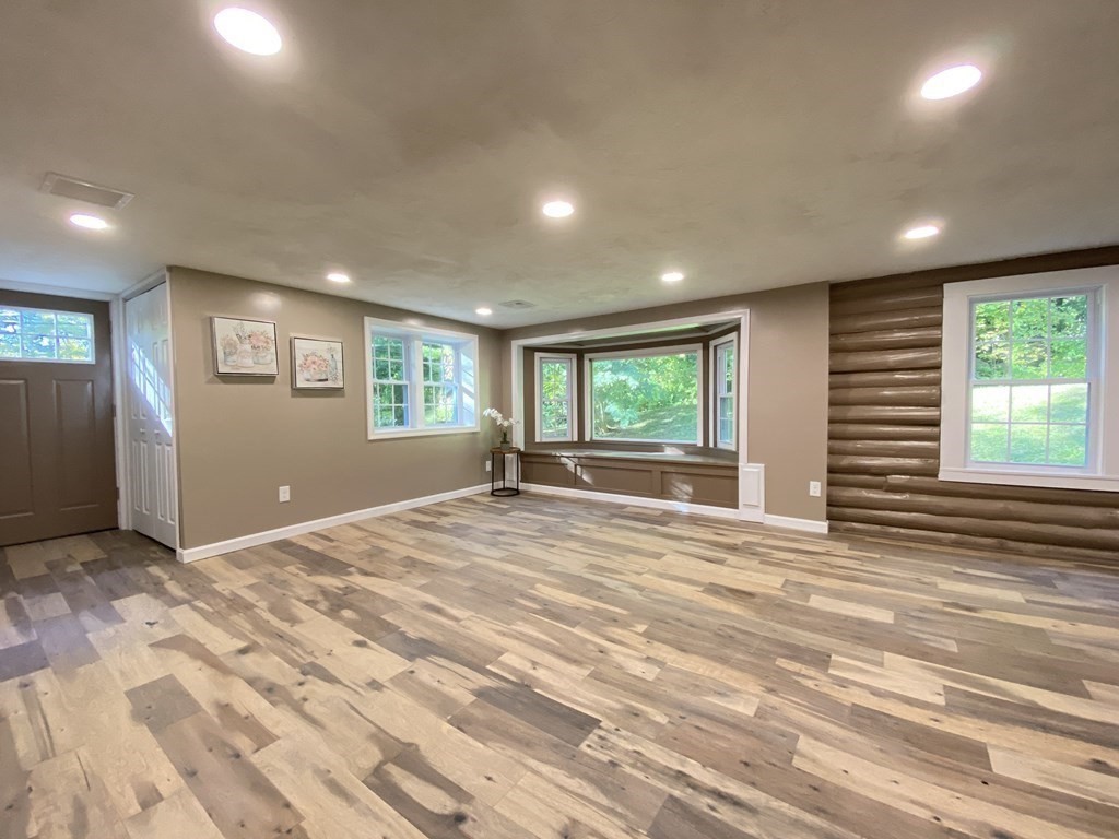 115 Charlton Road Spencer, MA 01562 - Photo 5 of 41 Gallery Image 5