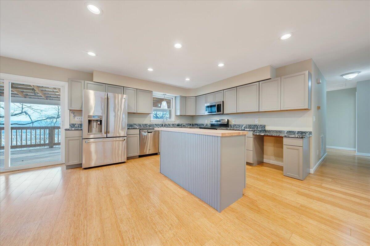 778 Shirley Road Salem, VA 24153 - Photo 12 of 54 010-MIB04749