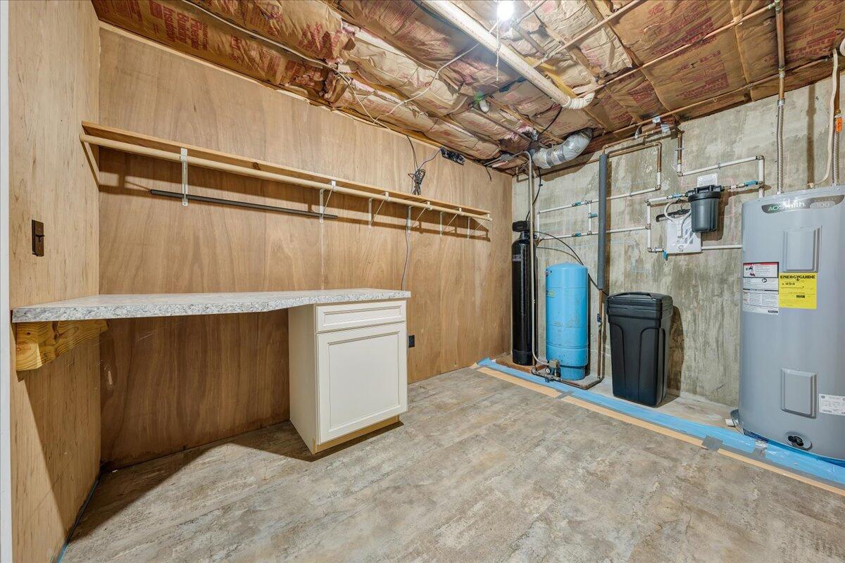 778 Shirley Road Salem, VA 24153 - Photo 37 of 54 039-MIB04833