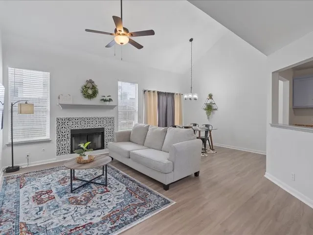 $1,800 | 5303 Edenbourgh Lane, Austin, TX 78754