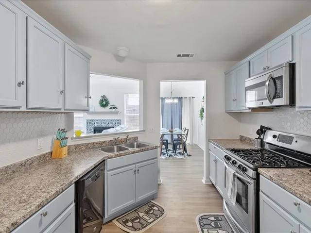 $1,800 | 5303 Edenbourgh Lane, Austin, TX 78754