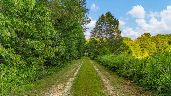 $1,490,000 | 9593 County Road 9660, Koshkonong, MO 65692