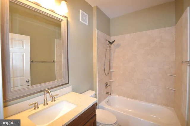 $2,295 | 5117 H Travis Edward Way, Unit 5117H, Centreville, VA 20120