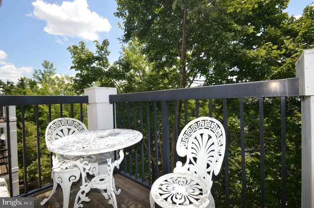 $2,295 | 5117 H Travis Edward Way, Unit 5117H, Centreville, VA 20120