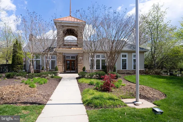 $2,295 | 5117 H Travis Edward Way, Unit 5117H, Centreville, VA 20120