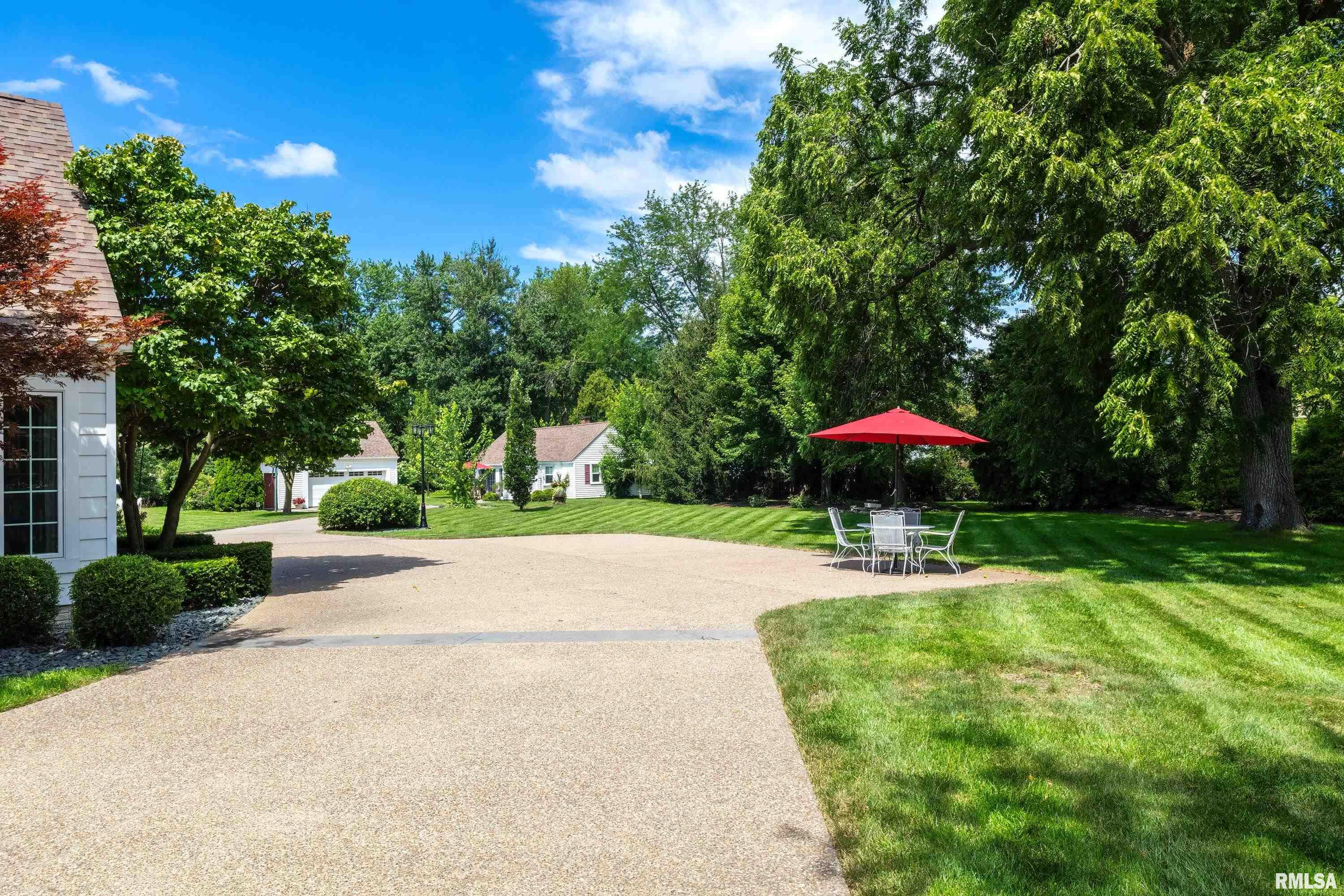 4026 Jersey Ridge Road Davenport, IA 52807 - Photo 8 of 90 Gallery Image 8