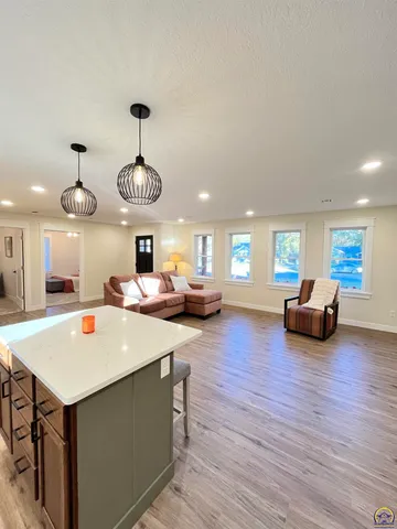 $184,500 | 805 Peyton Street, Emporia, KS 66801