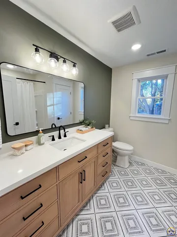 $184,500 | 805 Peyton Street, Emporia, KS 66801