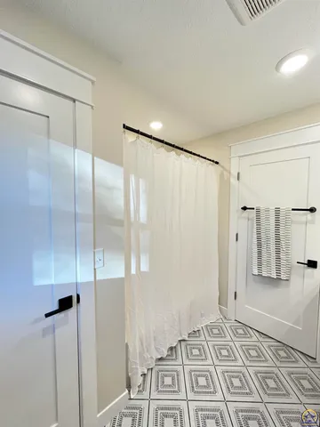 $184,500 | 805 Peyton Street, Emporia, KS 66801