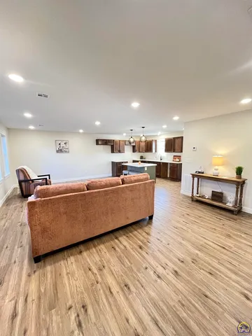 $184,500 | 805 Peyton Street, Emporia, KS 66801