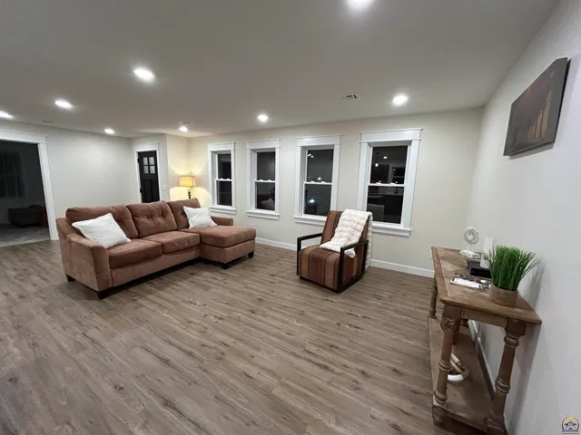 $184,500 | 805 Peyton Street, Emporia, KS 66801