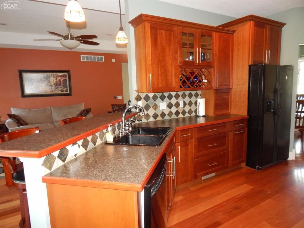 6339 East River Road Flushing, MI 48433 - Photo 5 of 10