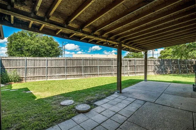 a view of a house with backyard and porch